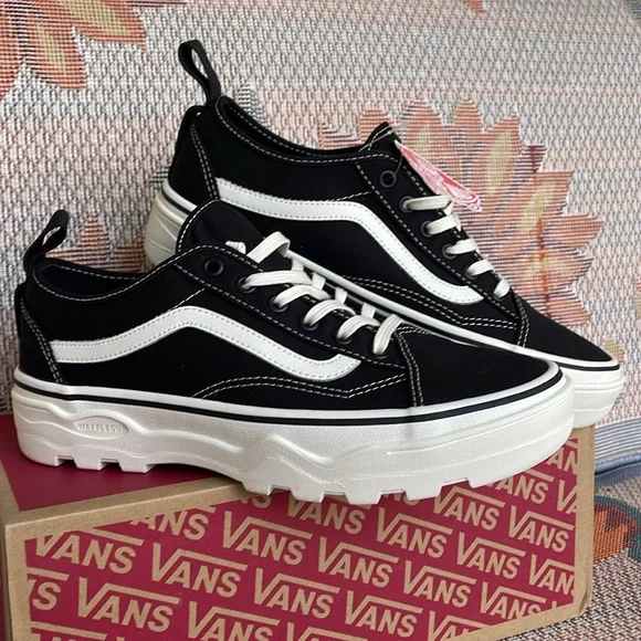 Vans Men’s Sentry Old Skool (Canvas) Black/MarshmallowVN0A5KR3VQESneakers